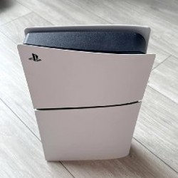 PS5 с контроллером - фото 3