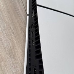 PS5 с контроллером - фото 4