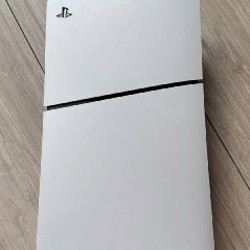 PS5 с контроллером - фото 5