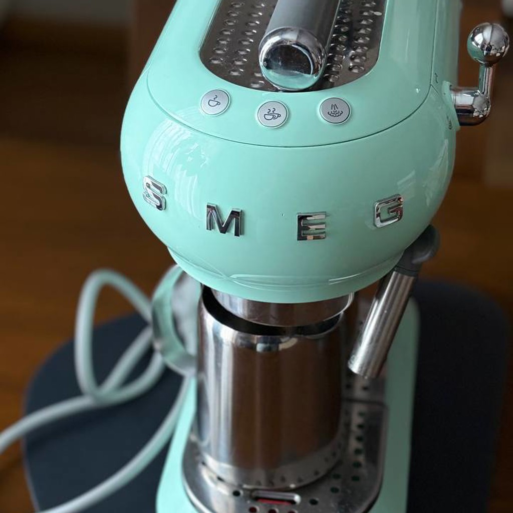 Кофемашина Smeg ECF01