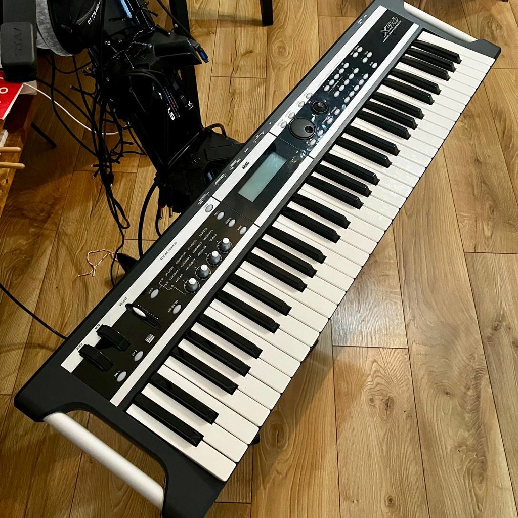 Синтезатор Korg x50