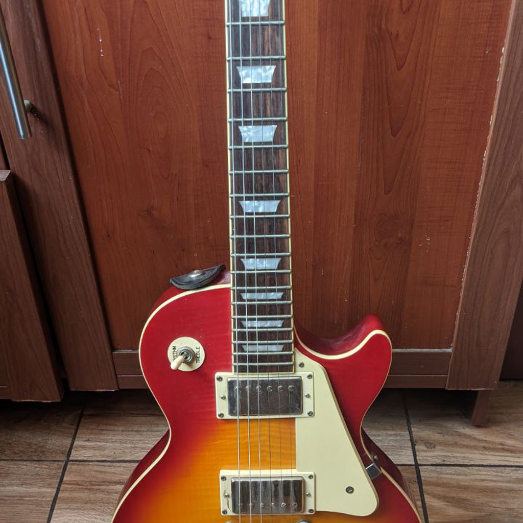 Гитара электронная Epiphone Les Paul standart