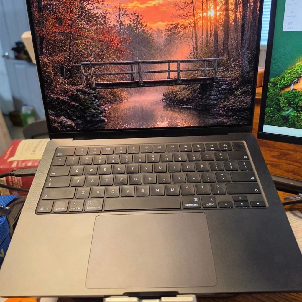 Macbook Pro 14 Inch