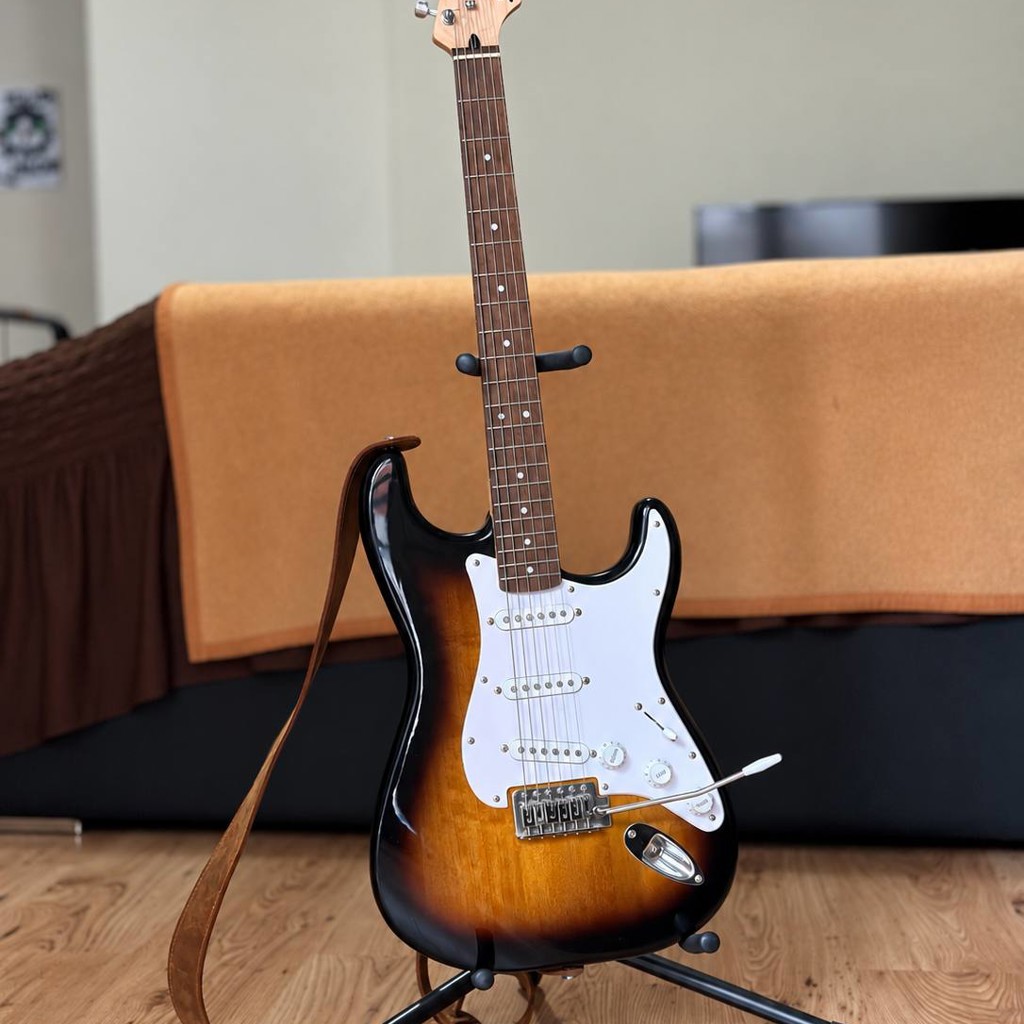 Электрогитара Squier