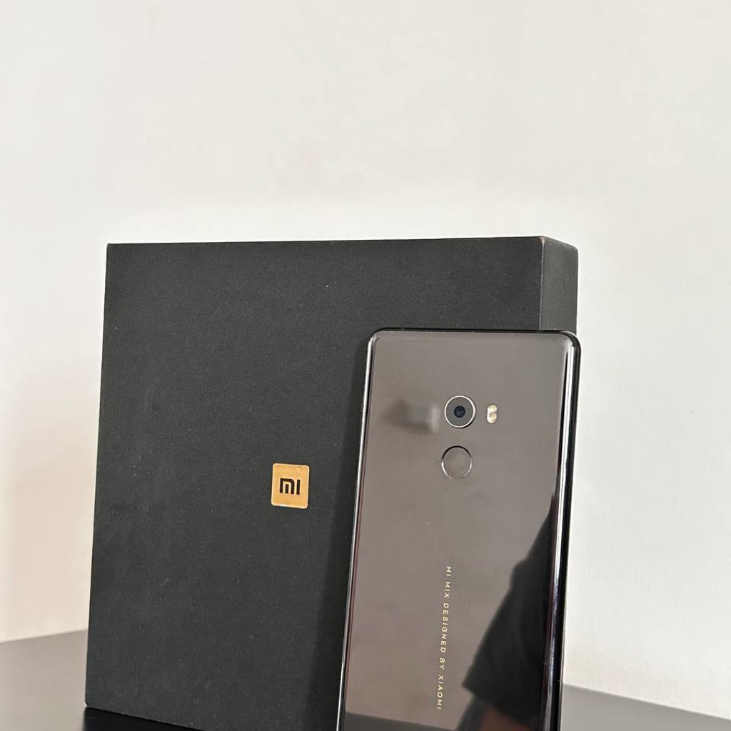 Смартфон Xiaomi Mi MIX 2
