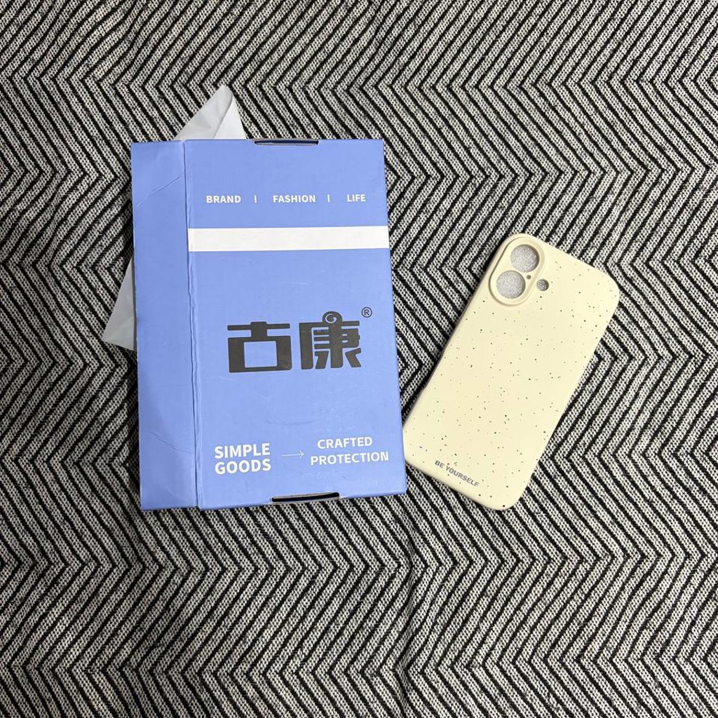 Чехол на iPhone 16