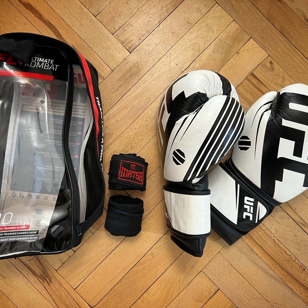 Перчатки для бокса UFC Pro 14oz