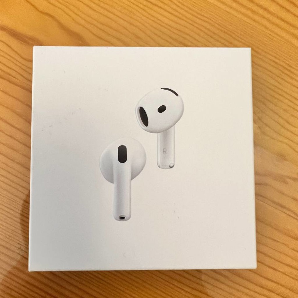 AirPods 5 с беспроводным зарядным кейсом