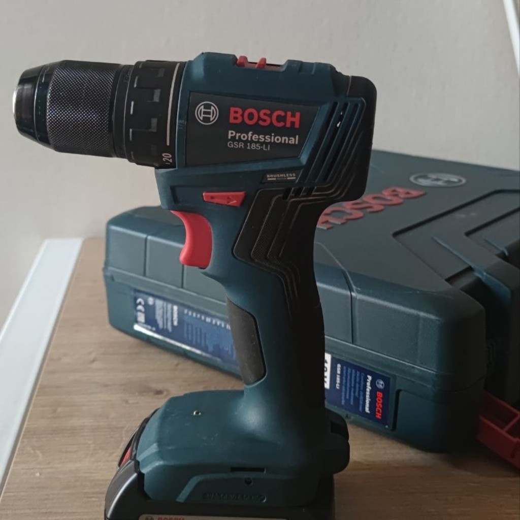Аккумуляторная дрель-шуруповерт Bosch GSR 185-LI