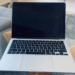 MacBook Air 13.6' M4 - фото 2