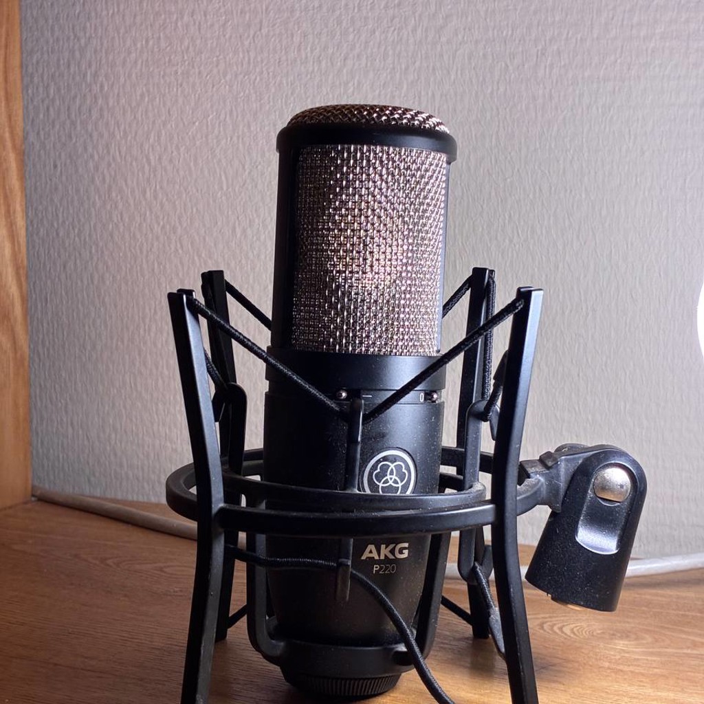 Студийный микрофон AKG P220