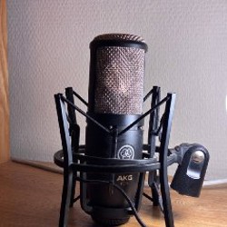 Студийный микрофон AKG P220 - фото 1