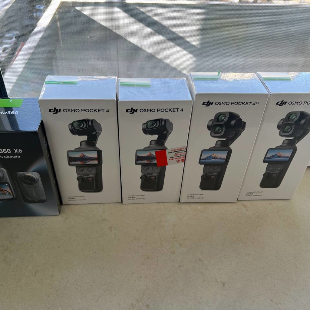 DJI Osmo Pocket 4 (Standard Combo)