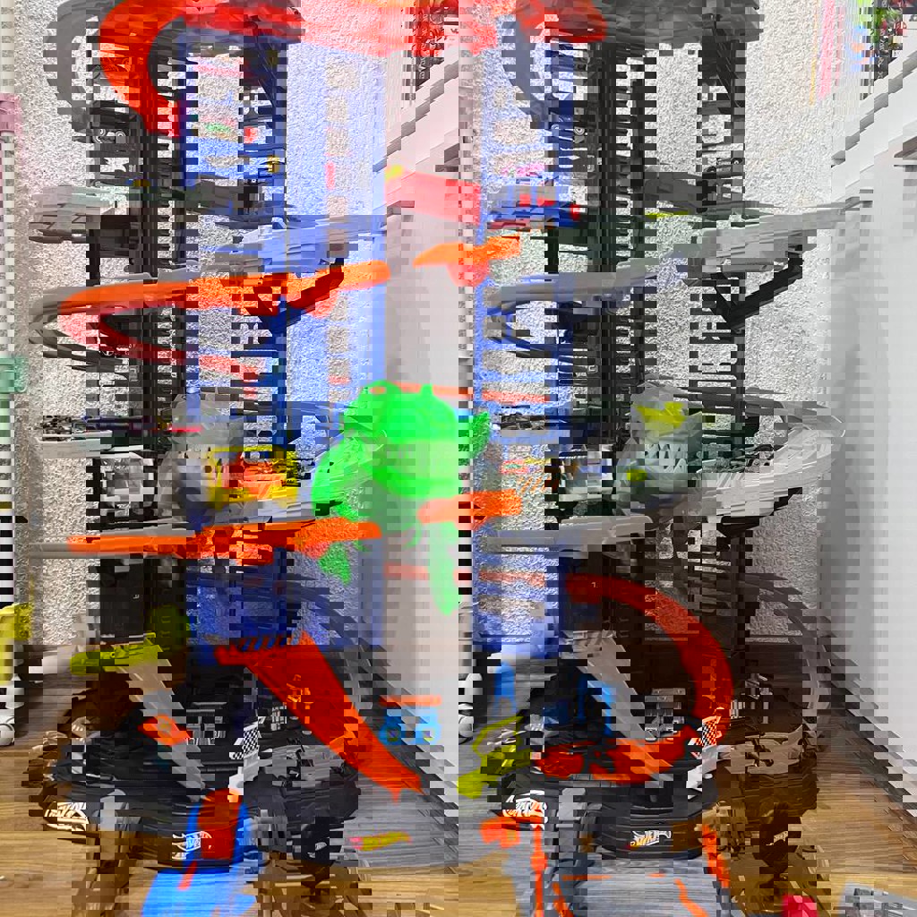 Хотвилс трасса и гараж