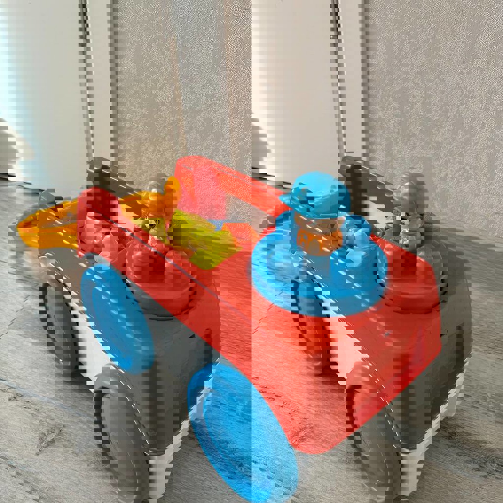 Машинка с конструктором