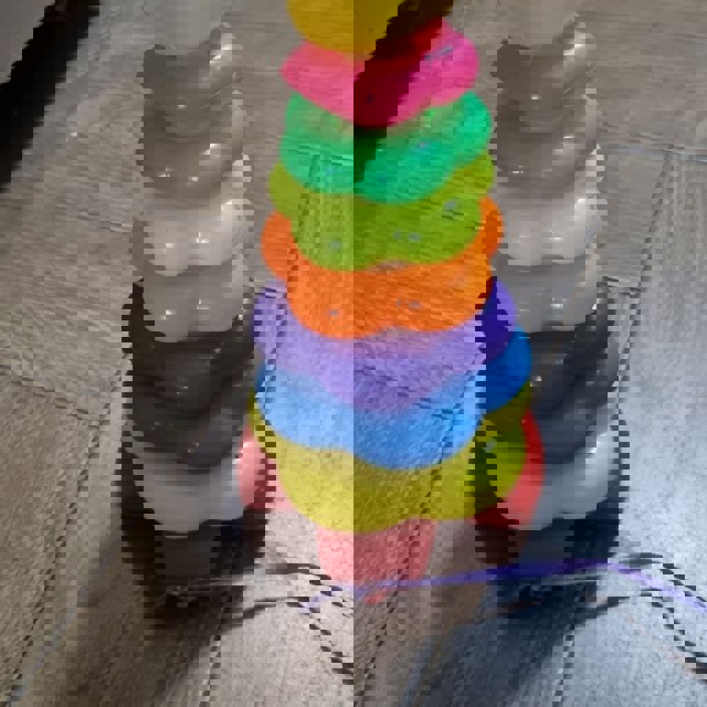 Потертая детская коляска