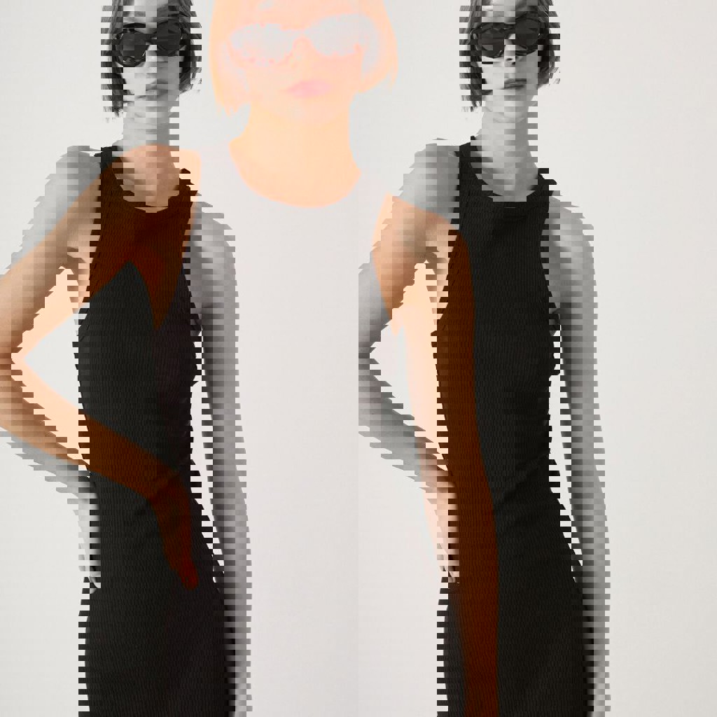 Платье чёрное в рубчик