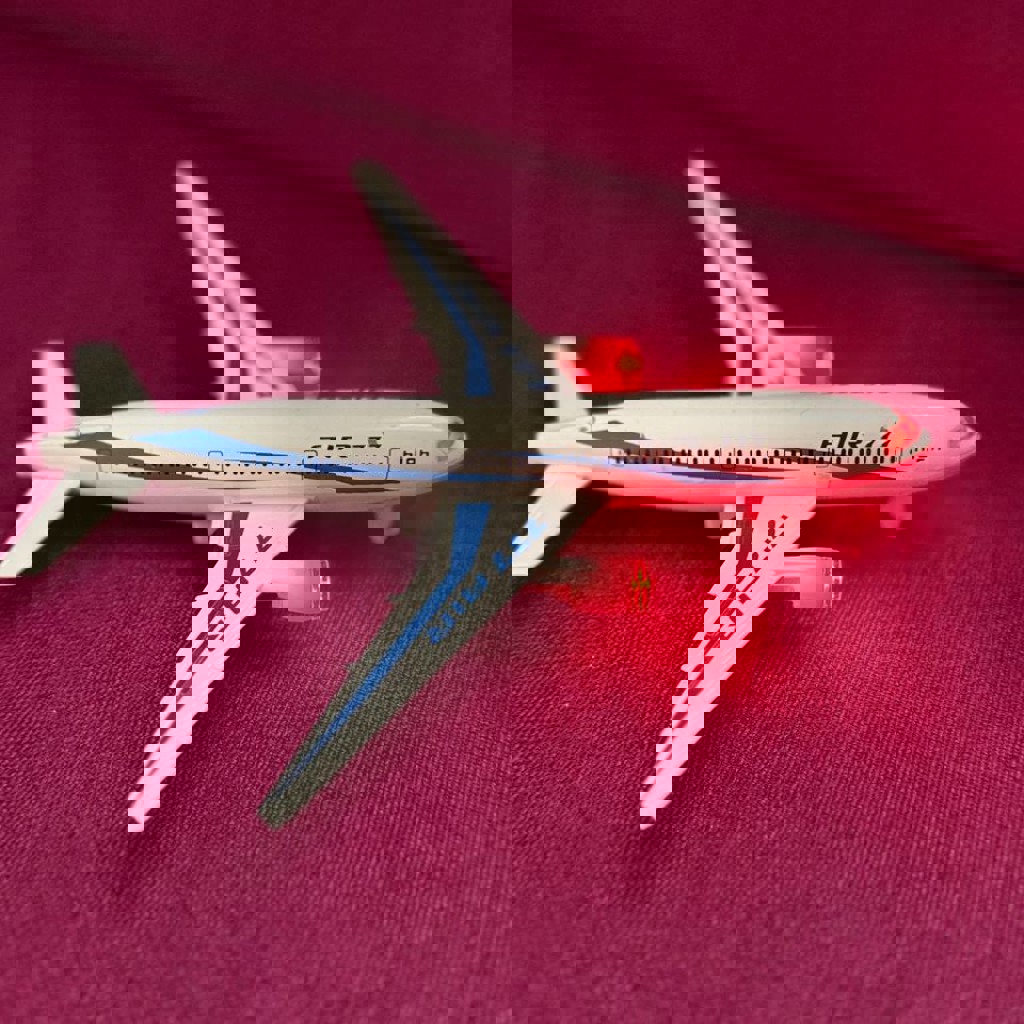 Пластмассовый дрон