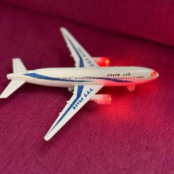 Пластмассовый дрон - фото 1