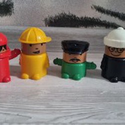 Гараж с машинками и человечками - фото 2