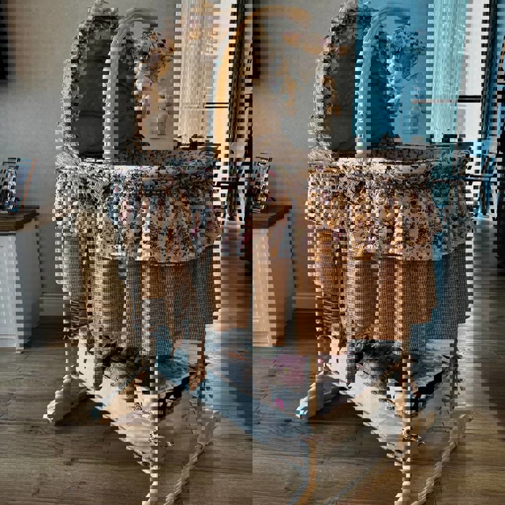 Люлька с колесами и музыкой