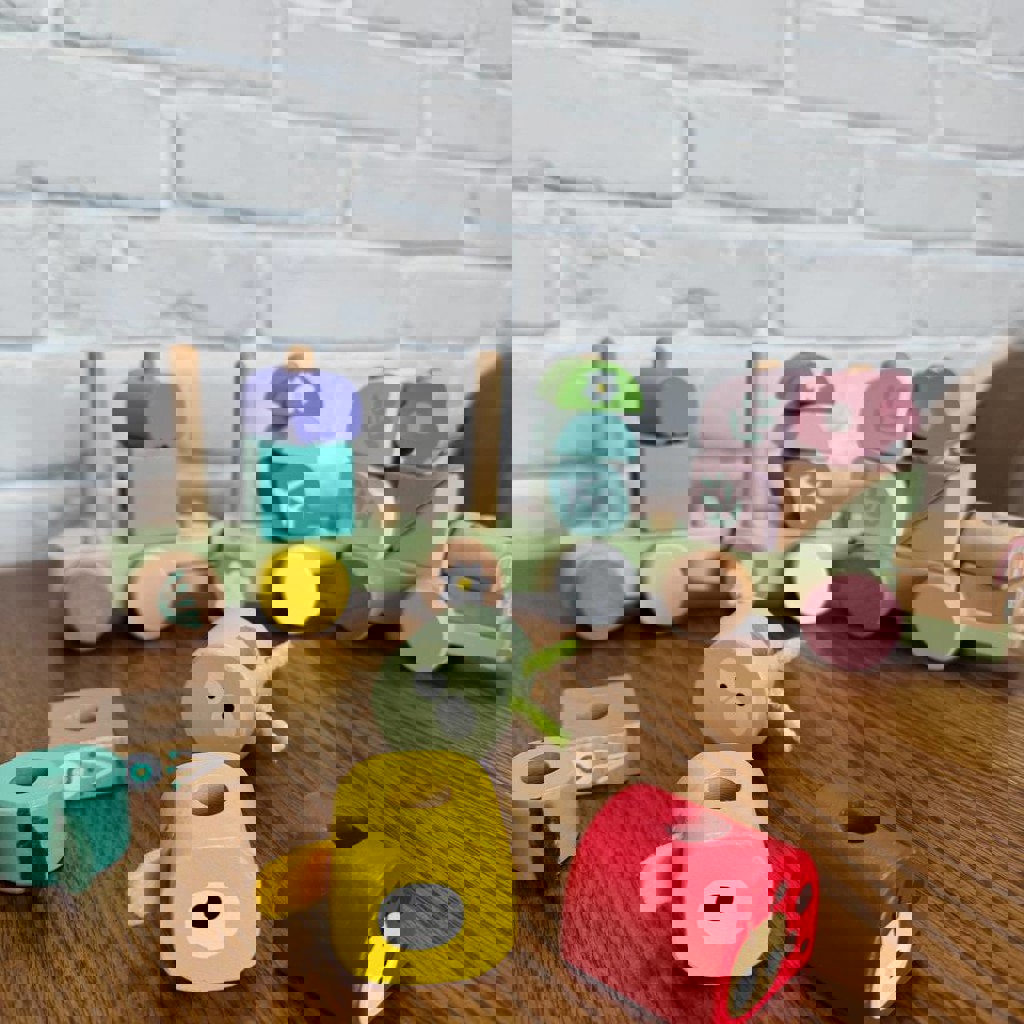 Деревянный паровозик