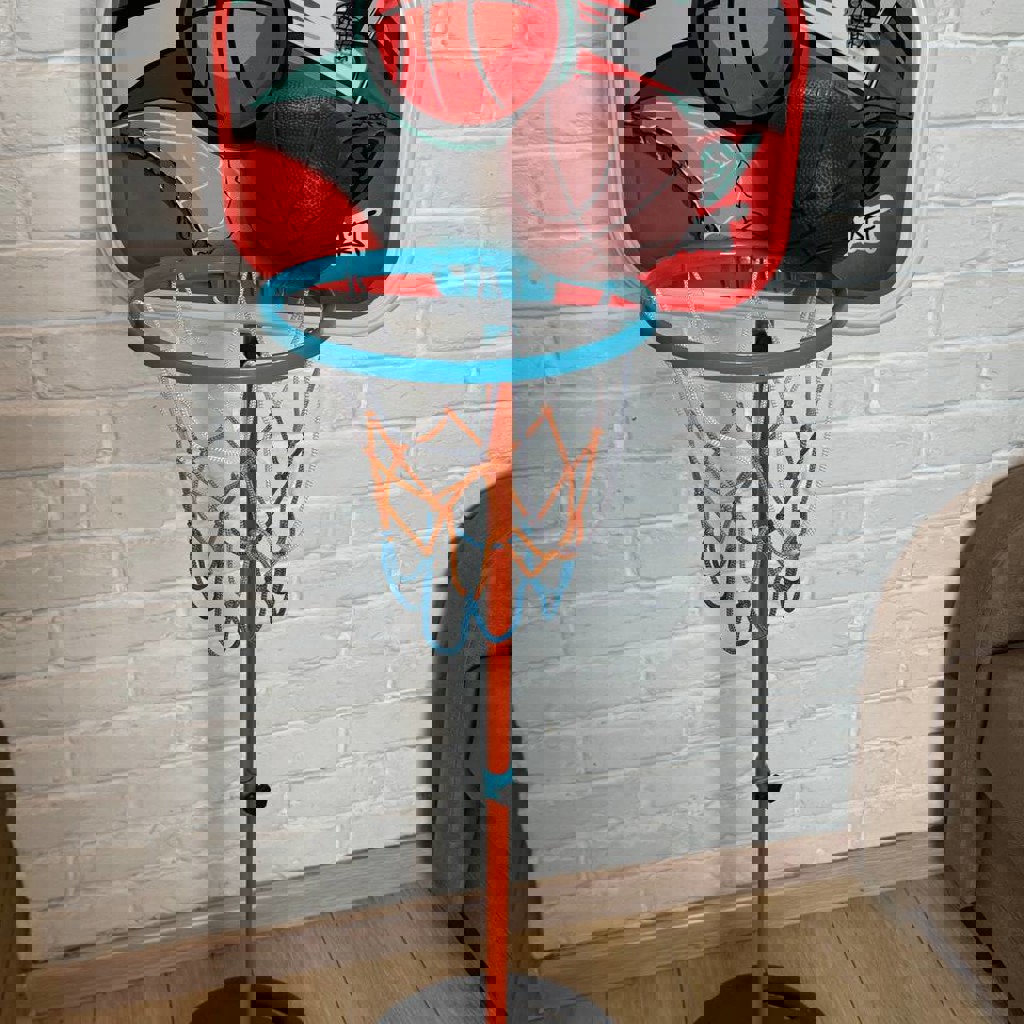 Баскетбольное кольцо с мячом