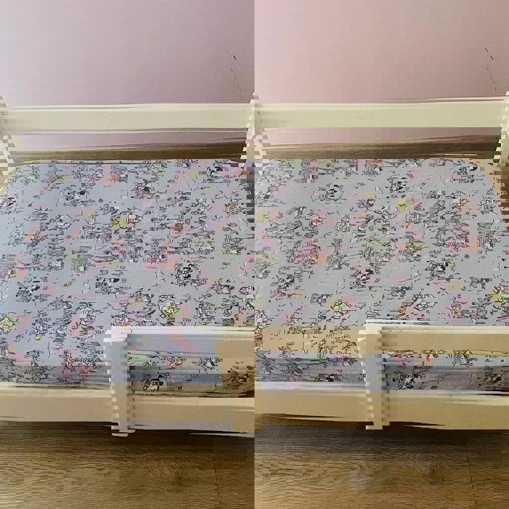 Детская кроватка с матрасом