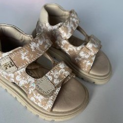 Кроссовки adidas в коллаборации с Lego - фото 1