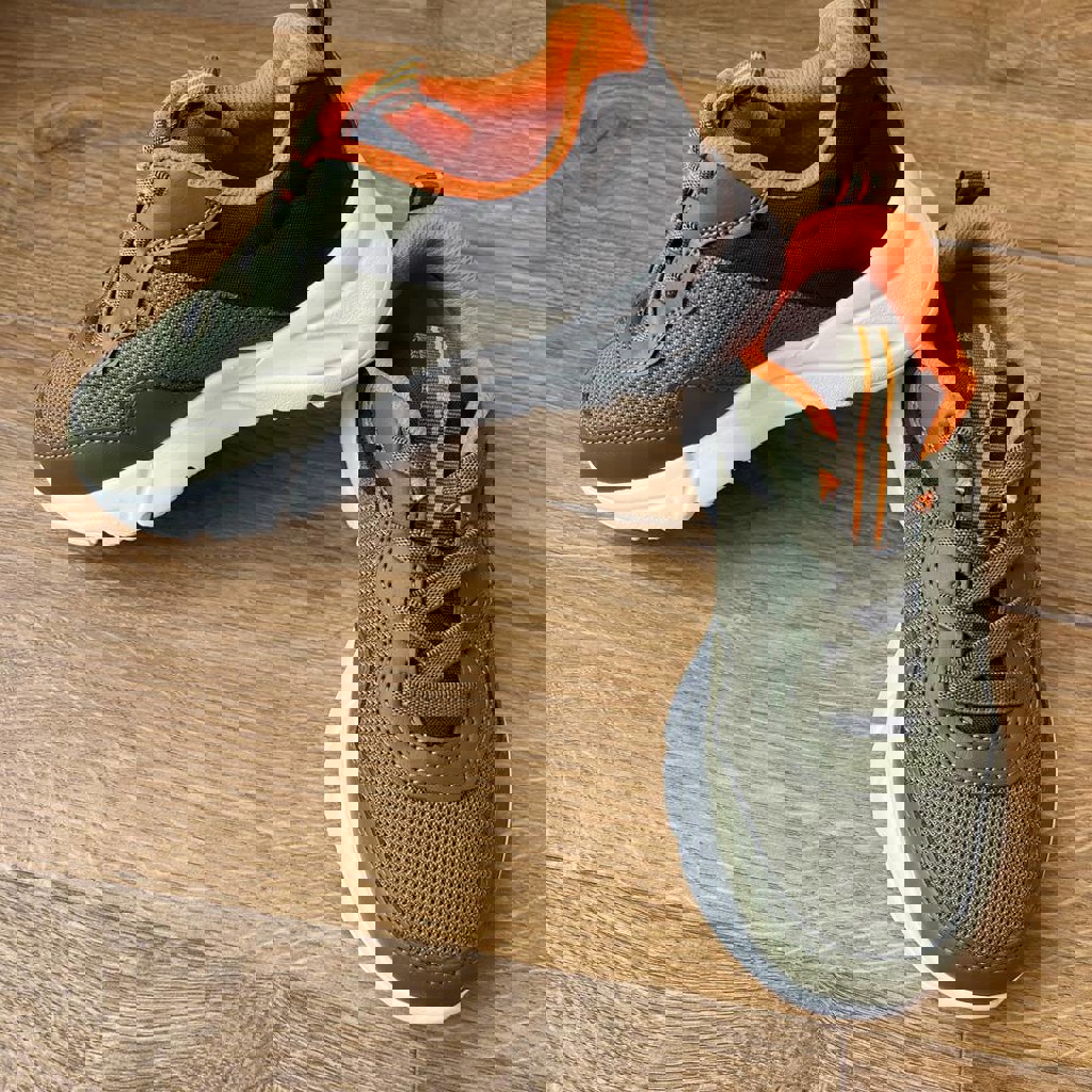 Детские кроссовки