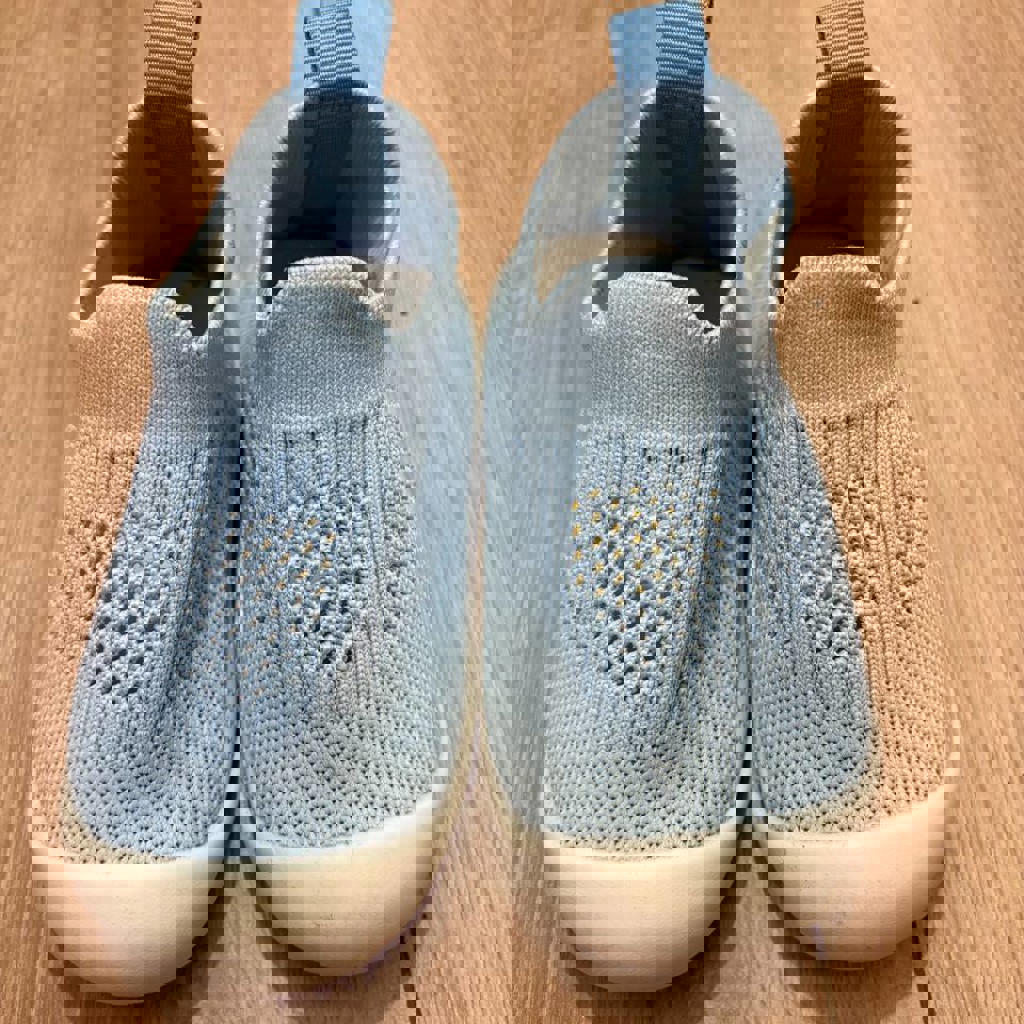 Кроссовки голубые