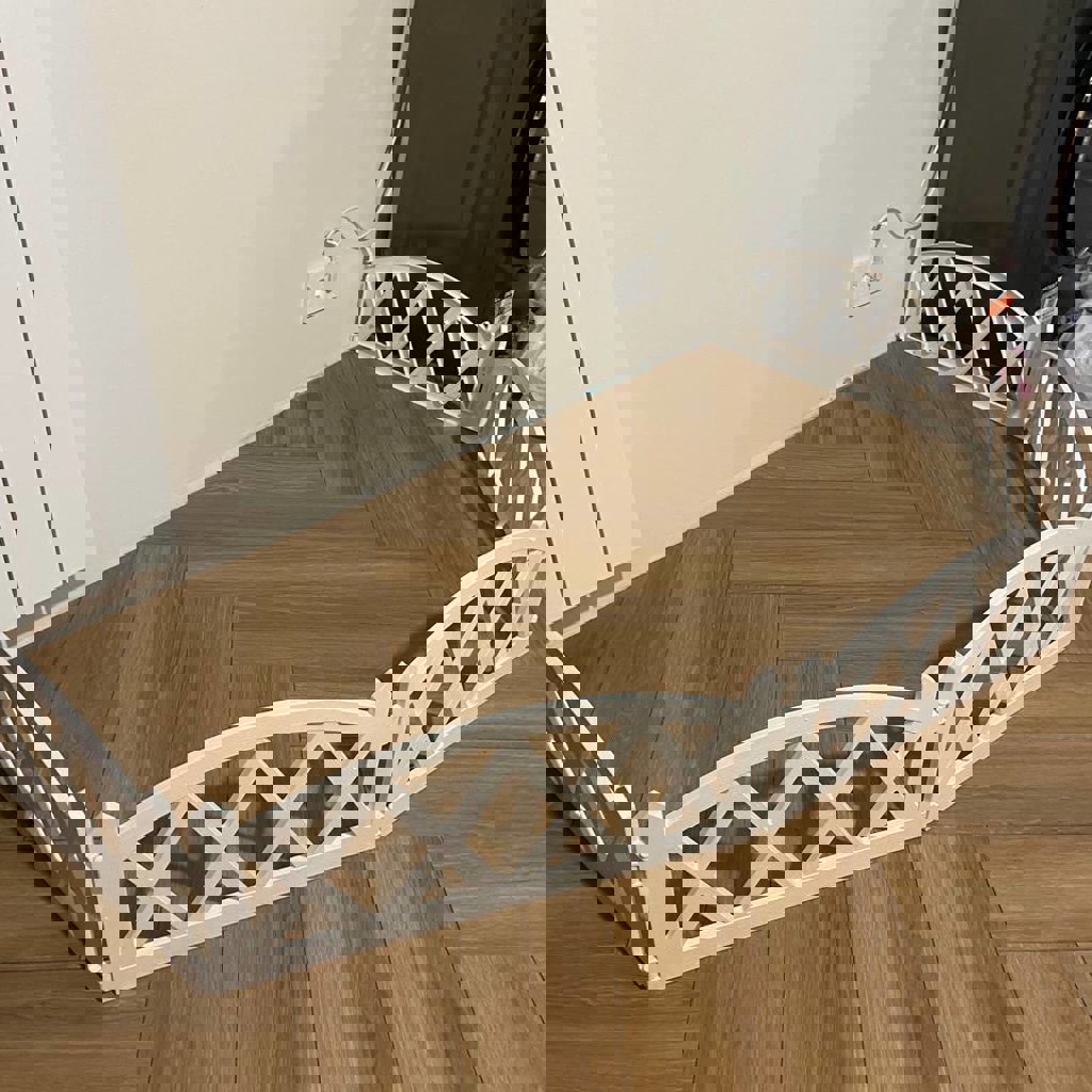 Комплект белых пластиковых заборчиков