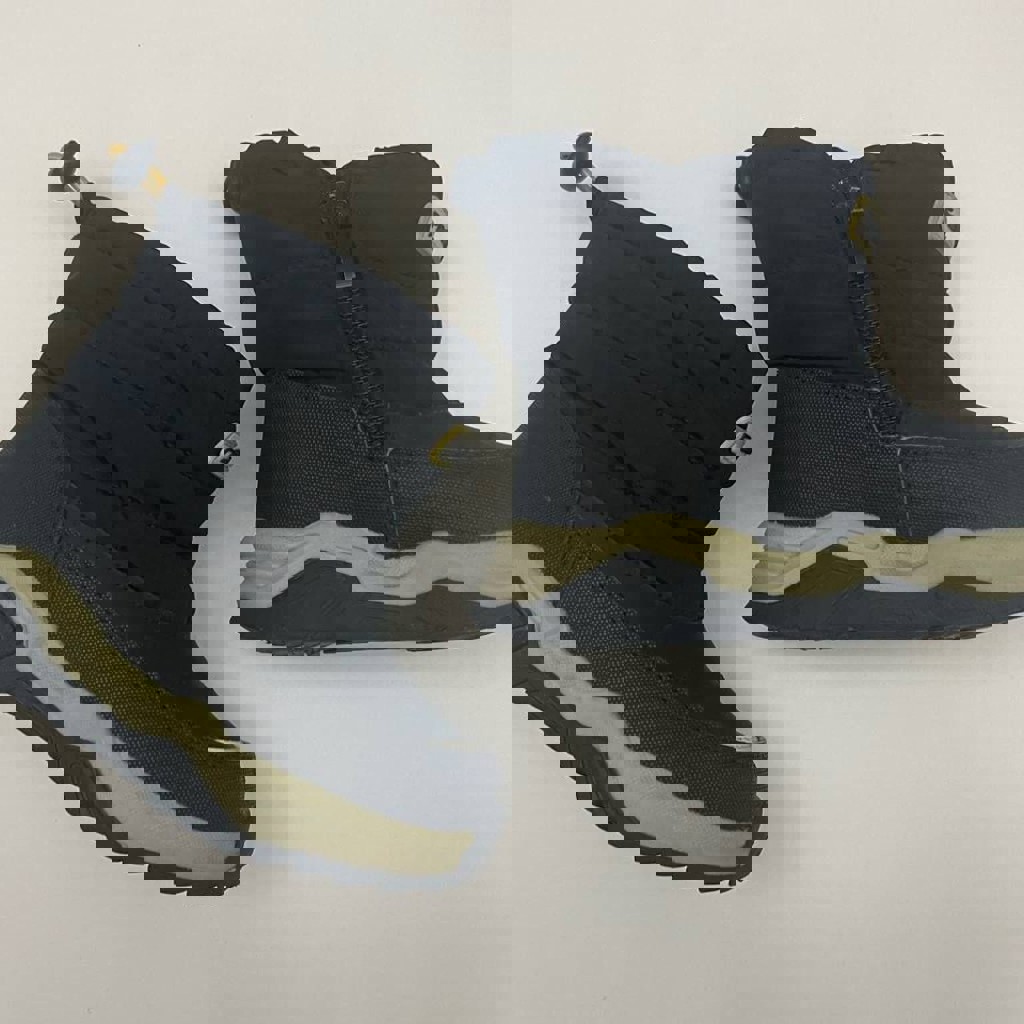 Кроссовки утеплённые