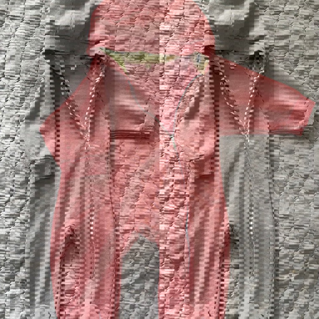 Комбинезон с капюшоном