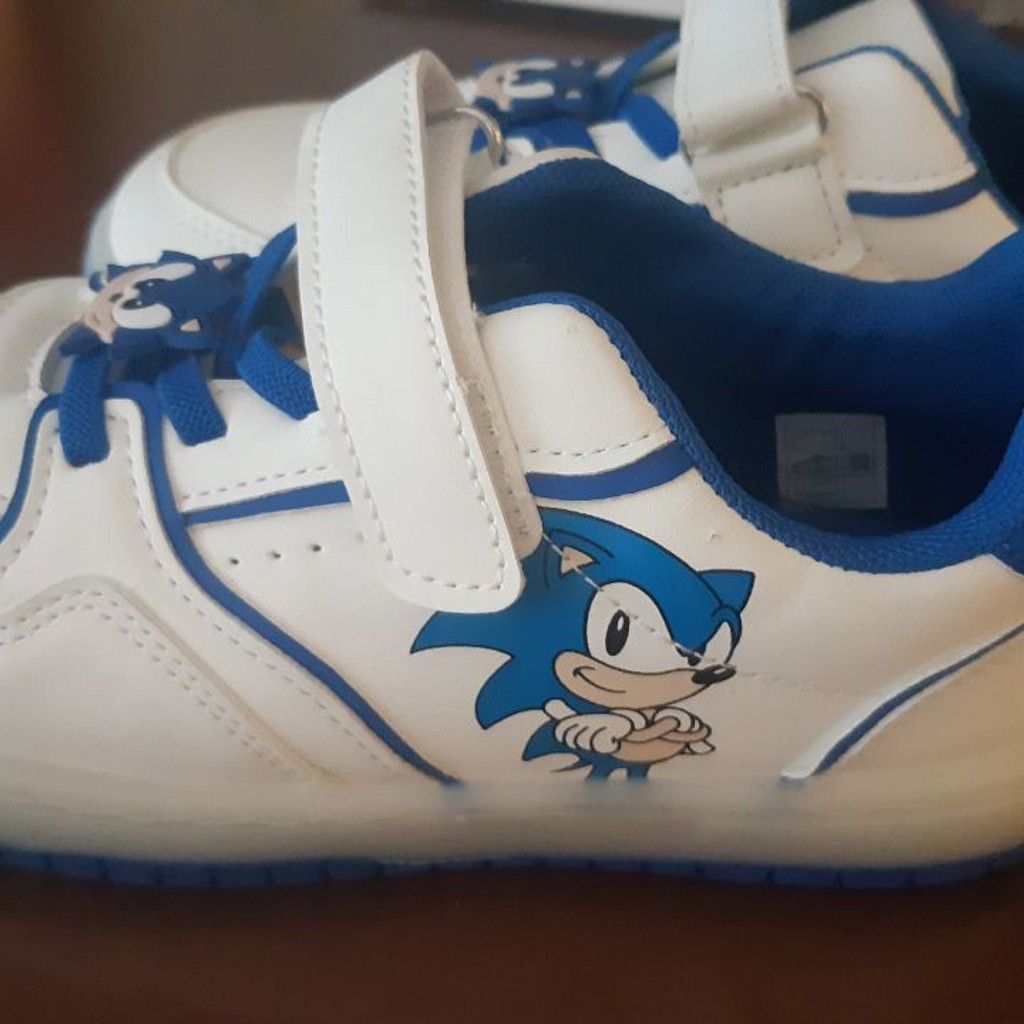 Детские кроссовки