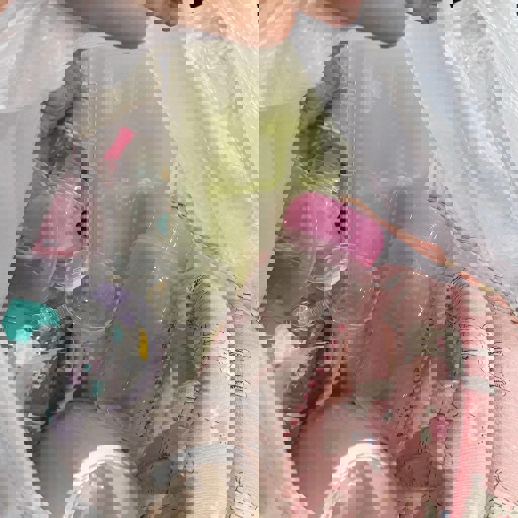 Пакет с бутылочками и принадлежностями