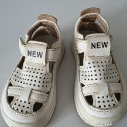 Серые кроссовки - фото 2