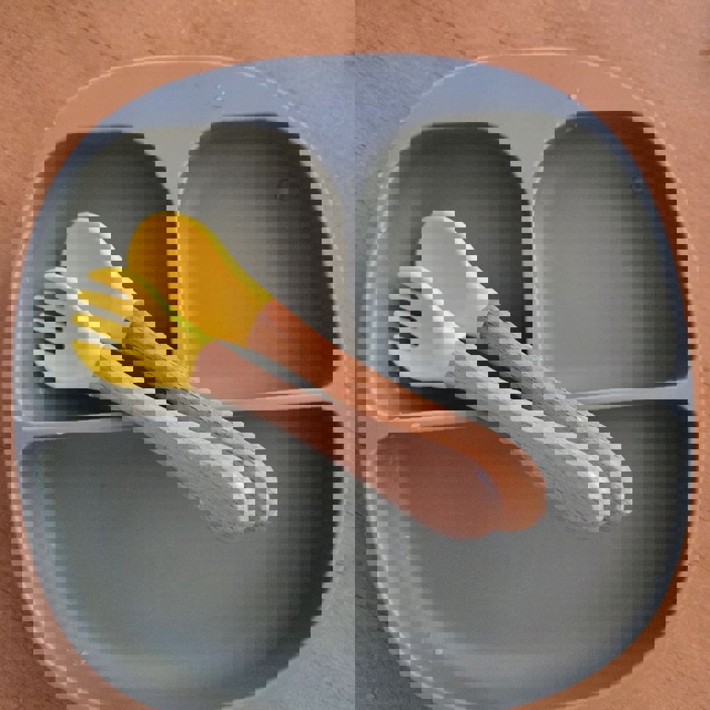 Тарелка с приборами