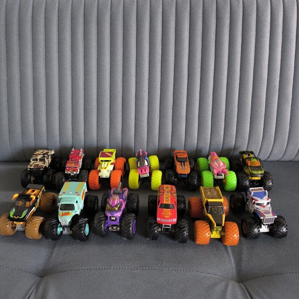 Монст трак Hot wheels