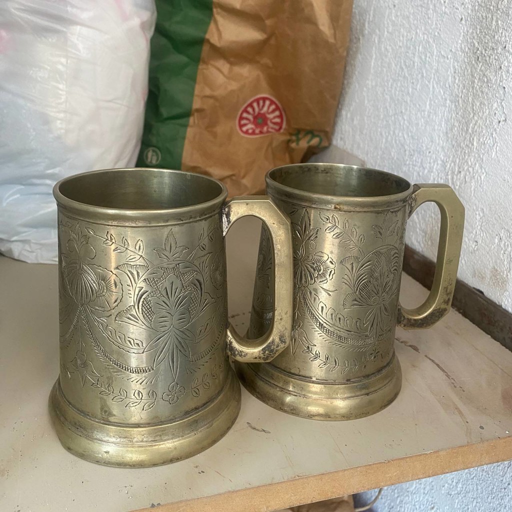 Старинные металлические кружки