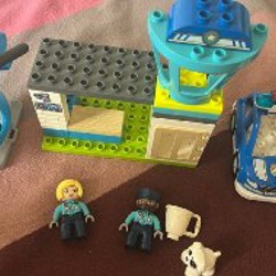 Игровой набор LEGO DUPLO «Спасательный полицейский участок и вертолет» - фото 3