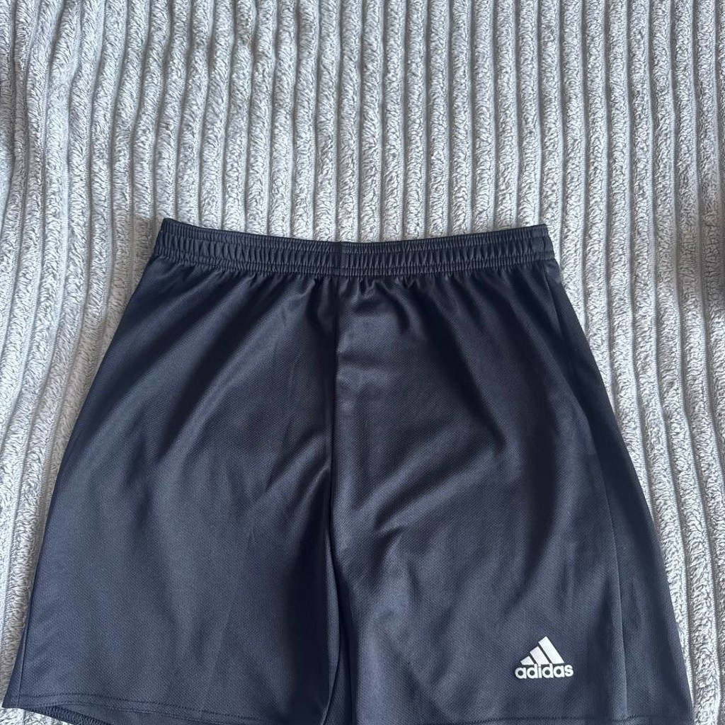 Сетчатые шорты adidas
