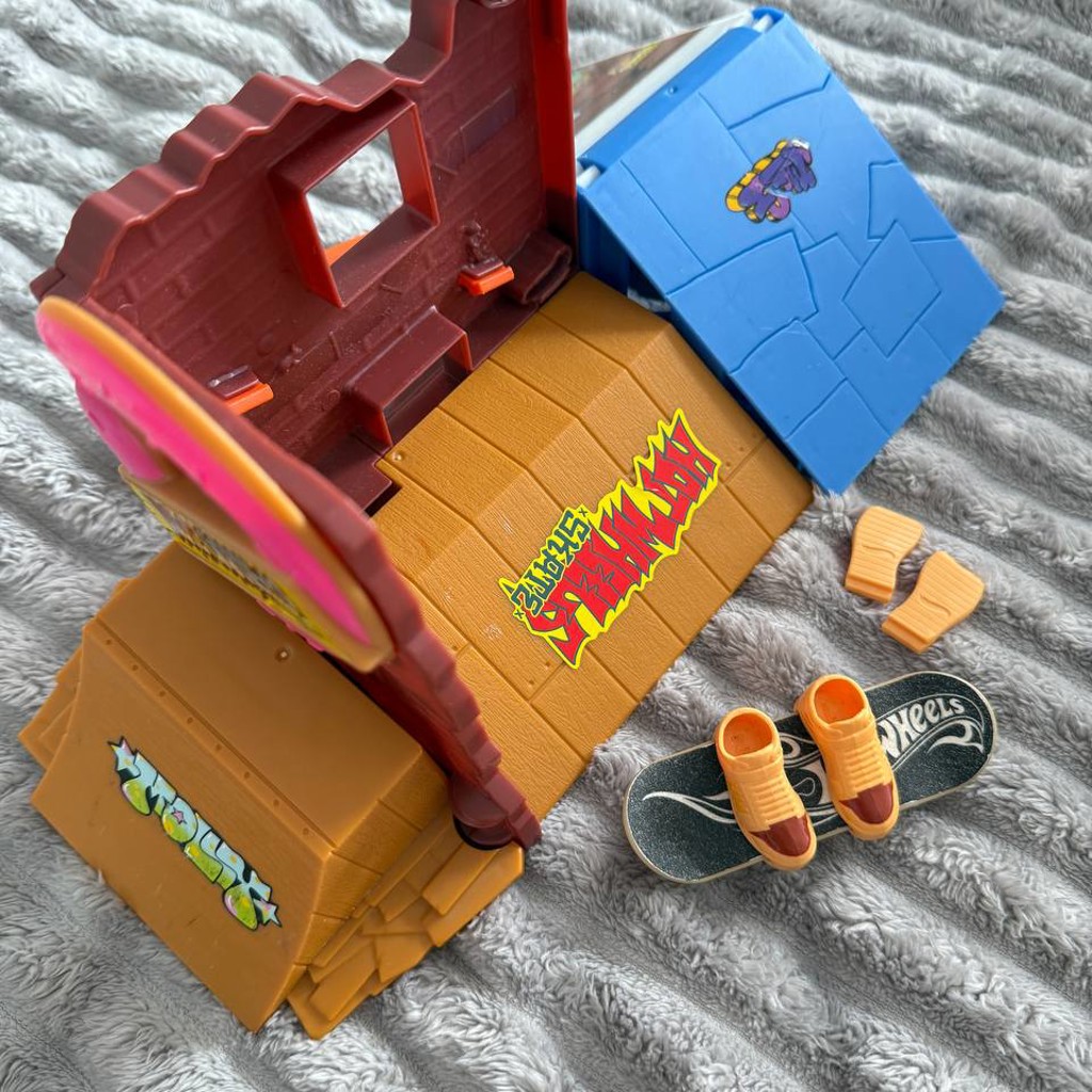 Игровой набор Hot Wheels Skate Boombox Skate Park