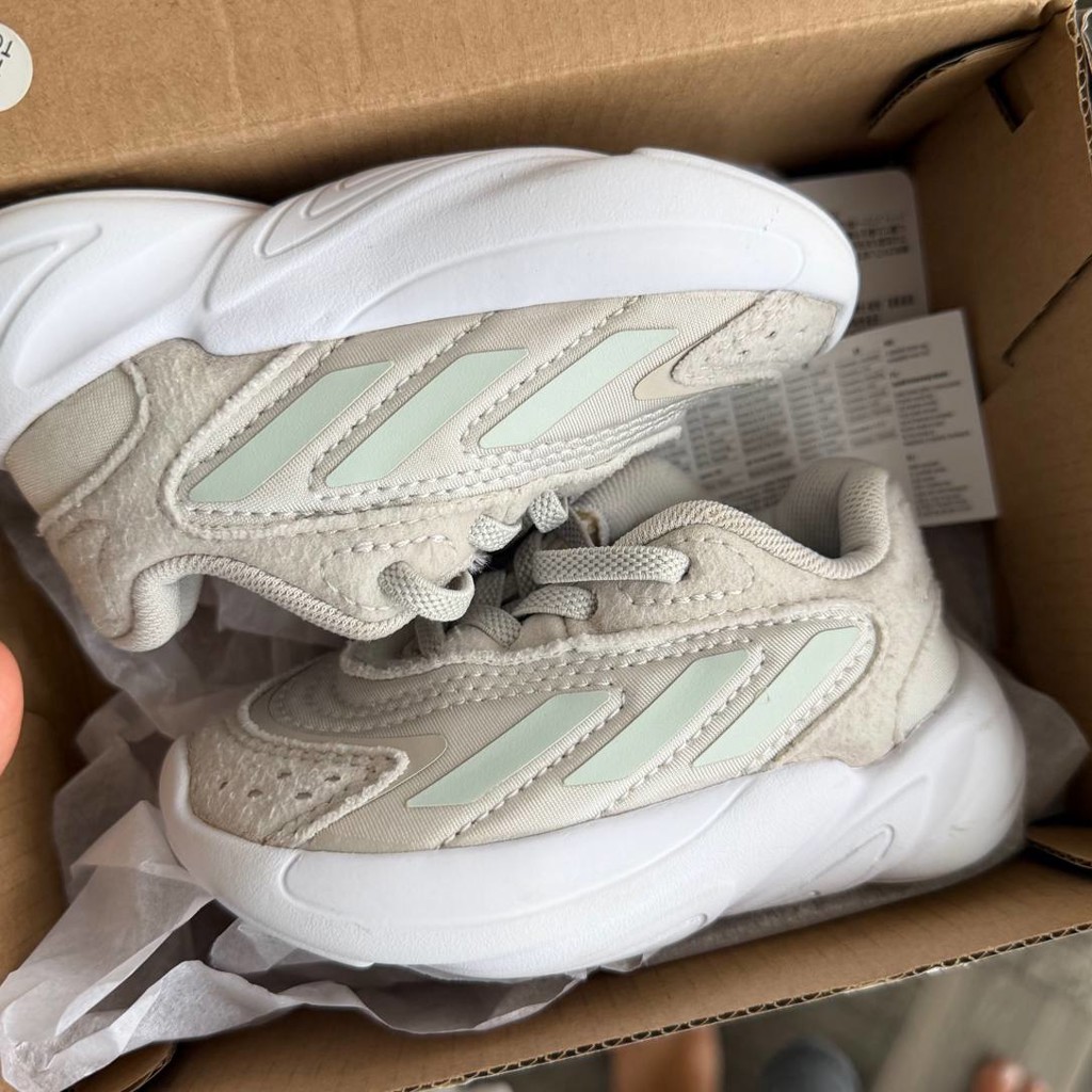 Кроссовки Adidas Ozelia