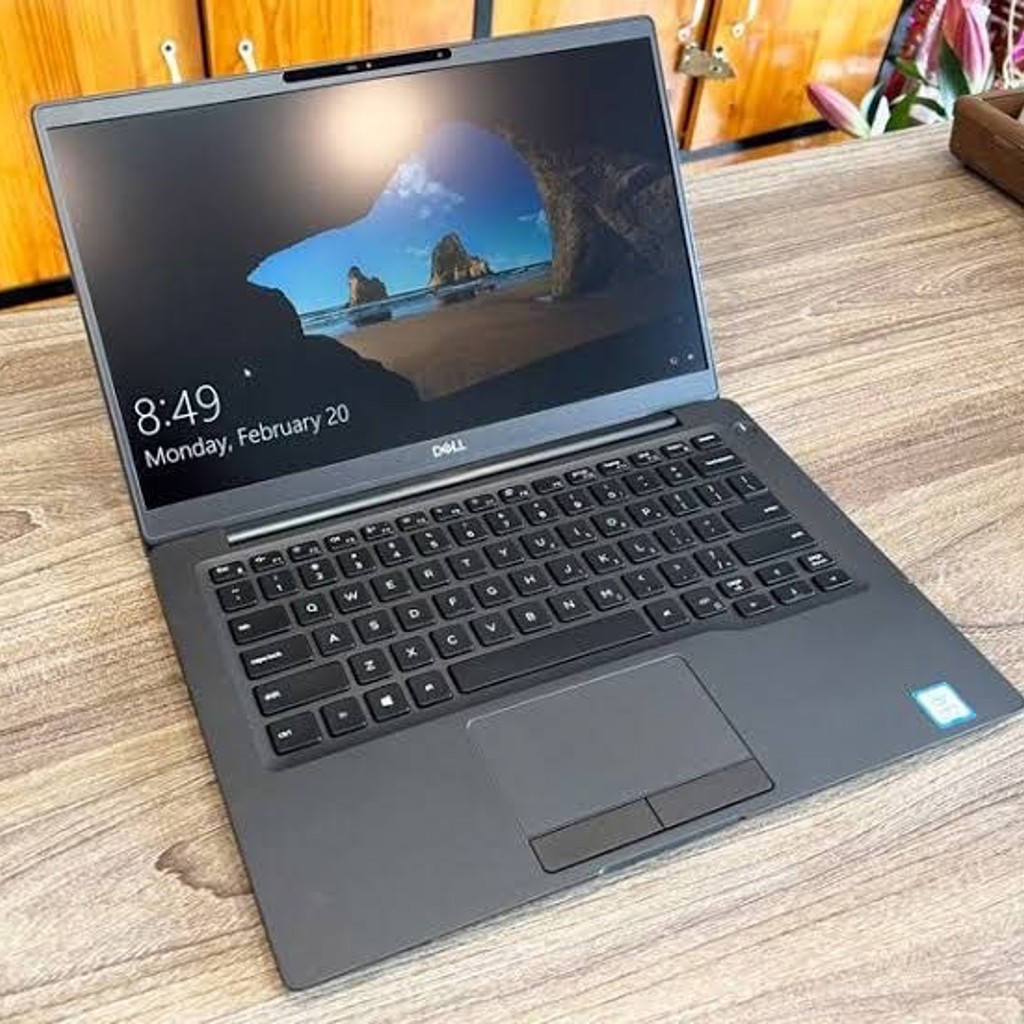 Ноутбук DELL Latitude 7400