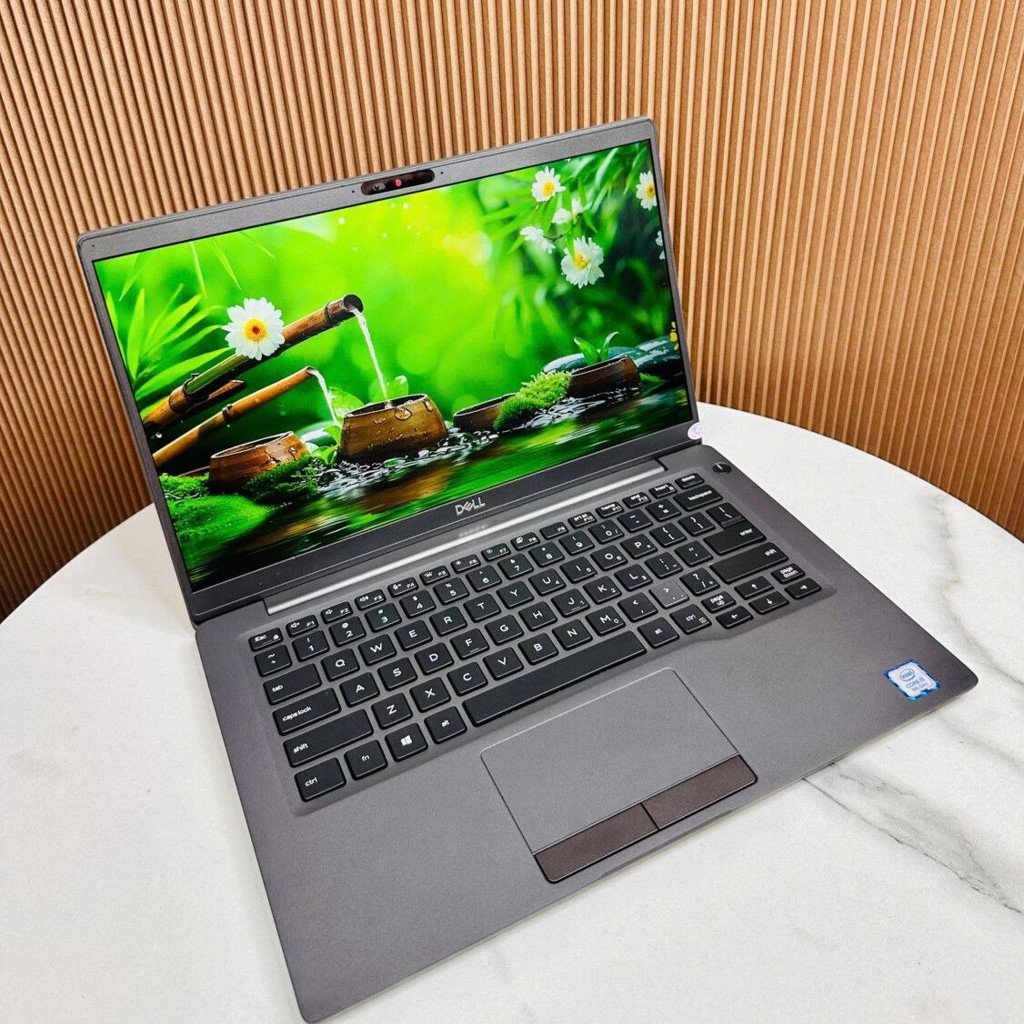 Ноутбук DELL Latitude 7400