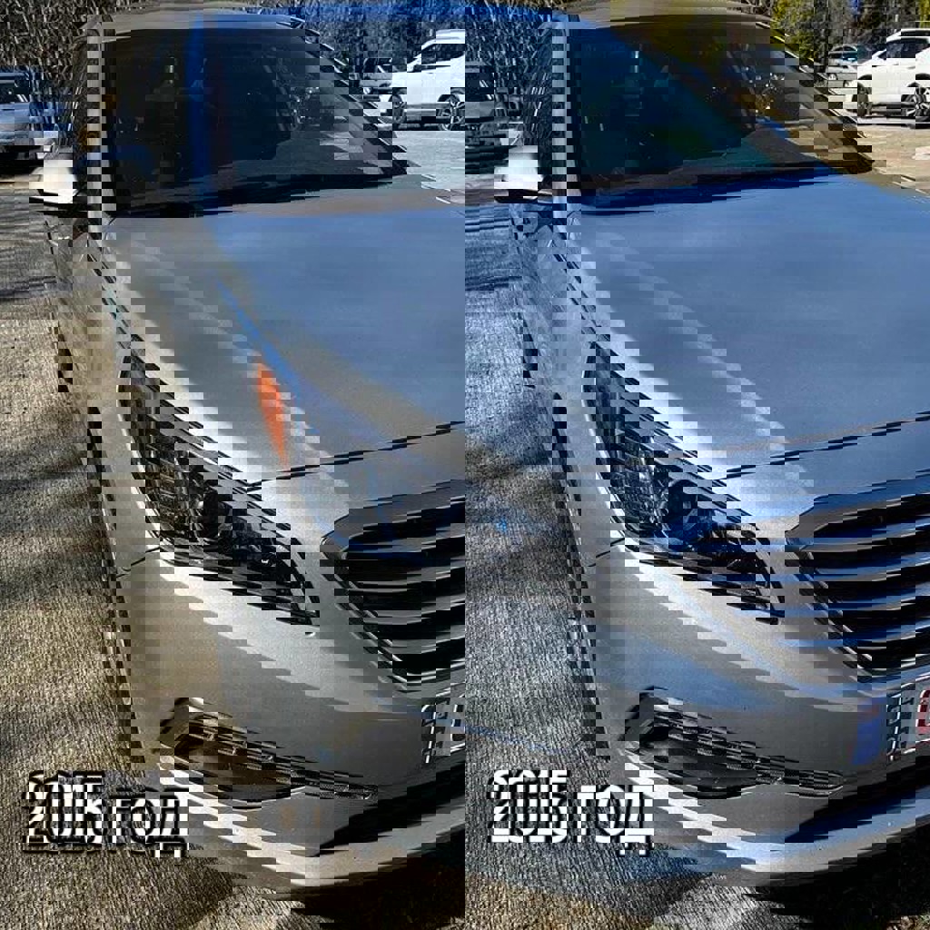 Автомобиль 2015 года