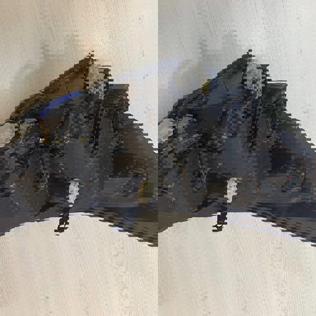 Фара на Subaru Forester