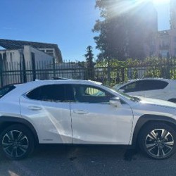 Lexus UX 250H - фото 3
