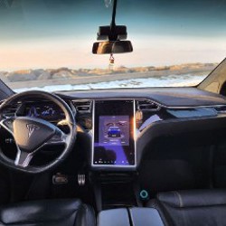 Tesla Model X 90D - фото 5